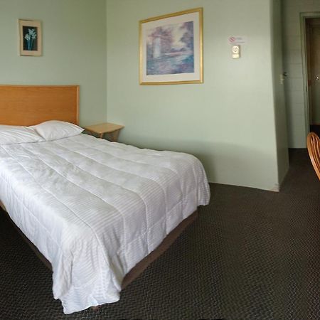 Chimo Motel Cochrane Екстер'єр фото