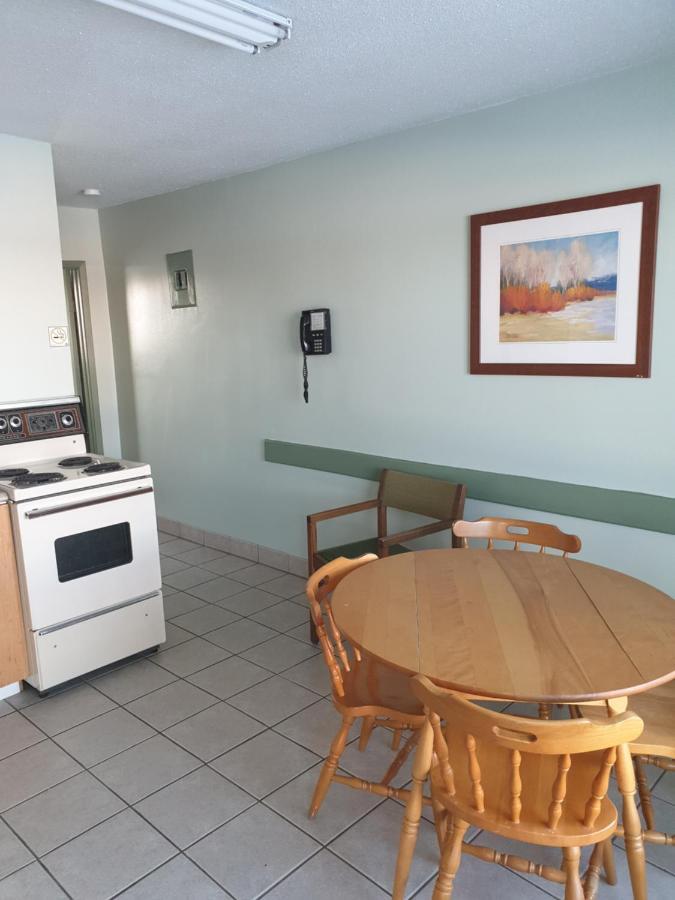 Chimo Motel Cochrane Екстер'єр фото