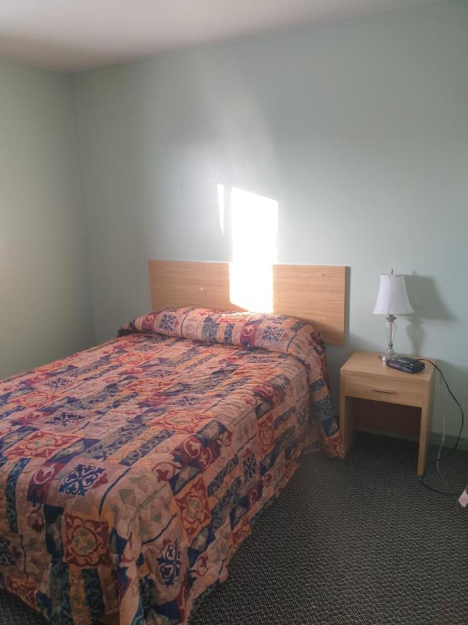 Chimo Motel Cochrane Екстер'єр фото
