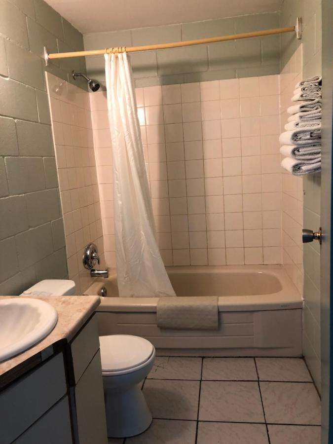 Chimo Motel Cochrane Екстер'єр фото