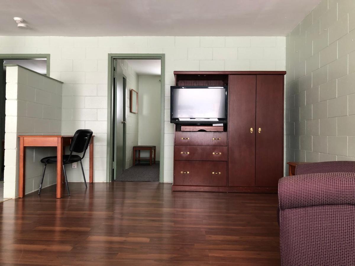 Chimo Motel Cochrane Екстер'єр фото