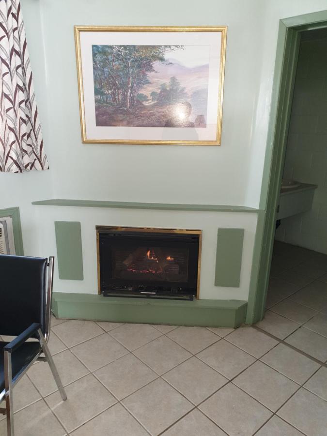 Chimo Motel Cochrane Екстер'єр фото