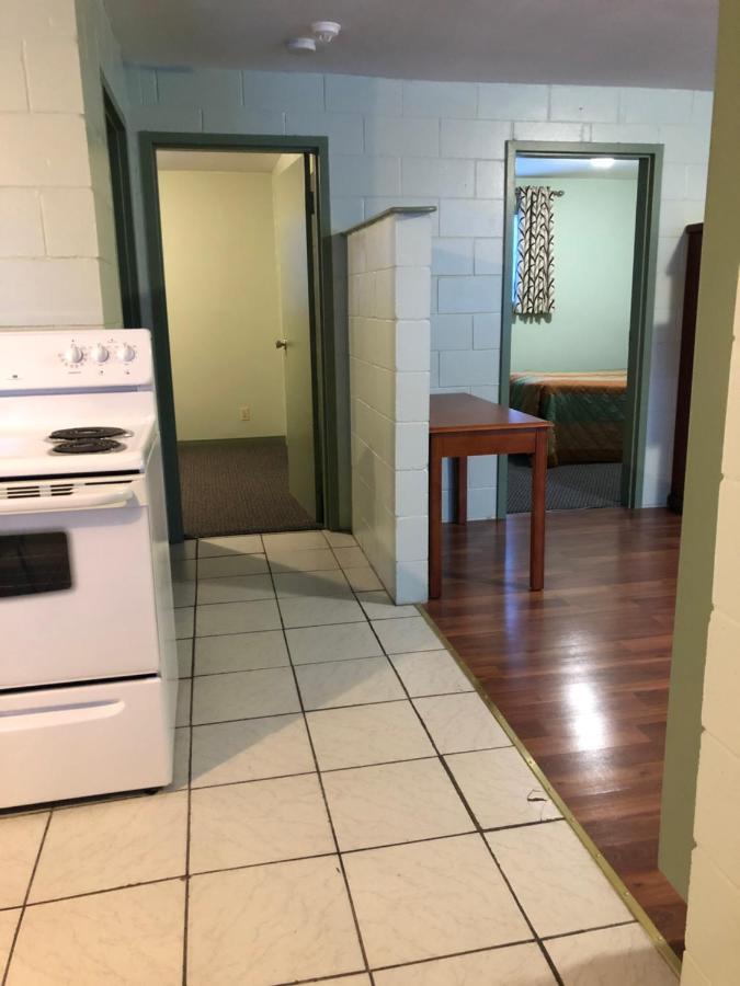 Chimo Motel Cochrane Екстер'єр фото