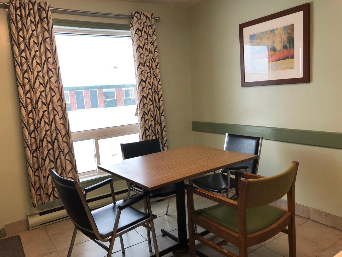 Chimo Motel Cochrane Екстер'єр фото