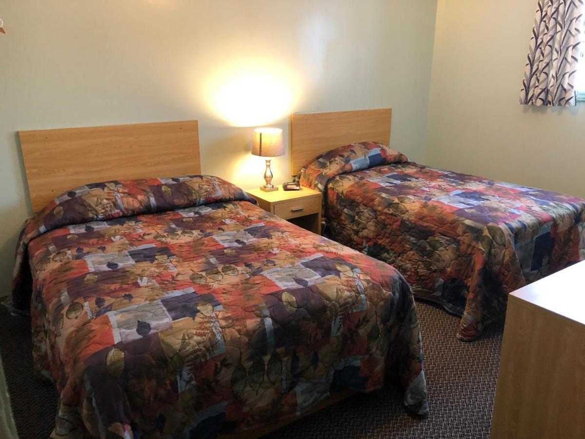 Chimo Motel Cochrane Екстер'єр фото