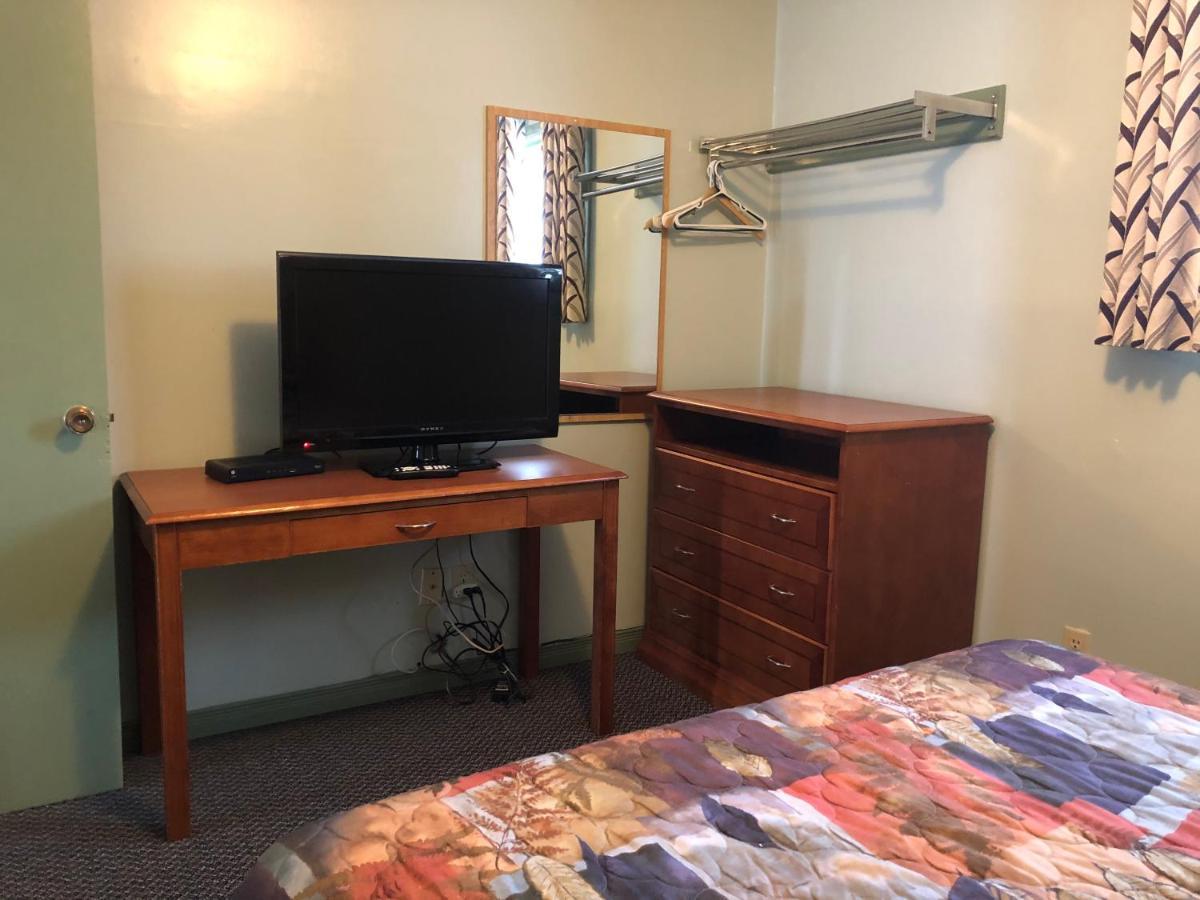 Chimo Motel Cochrane Екстер'єр фото